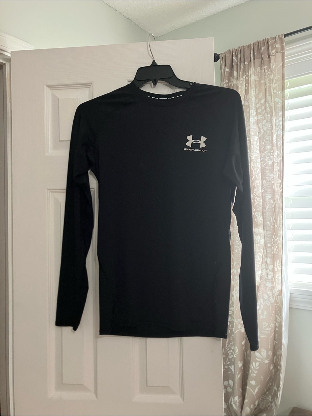 Under Armour Black Long Sleeve rash guard